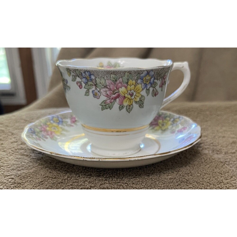 VINTAGE COLCLOUGH CHINA FINE BONE CHINA FLORAL CUP & SAUCER ENGLAND